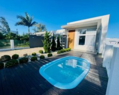 Casa à venda com 200m², 3 dormitórios, 2 suítes, 2 vagas no bairro Centro em Xangri-Lá
