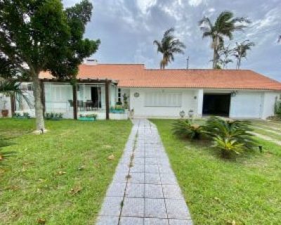 Casa à venda com 293m², 4 dormitórios, 2 suítes, 6 vagas no bairro Atlântida em Xangri-Lá