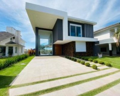Casa em Condomínio à venda com 330m², 4 dormitórios, 4 suítes, 2 vagas no bairro La Plage Xangri-Lá em Xangri-Lá