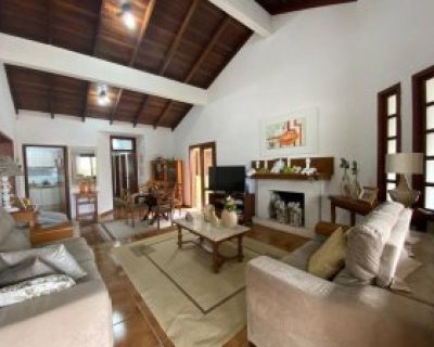 Casa à venda com 160m², 3 dormitórios, 1 suíte, 2 vagas no bairro Centro em Xangri-Lá