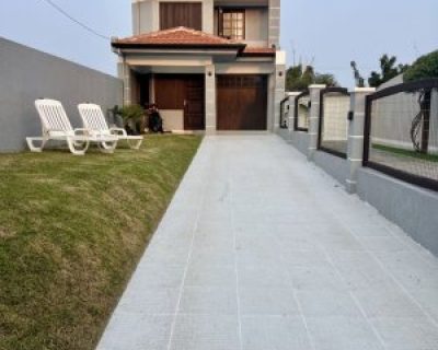 Casa à venda com 140m², 3 dormitórios, 1 suíte, 2 vagas no bairro Centro em Xangri-Lá