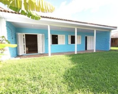 Casa à venda com 211m², 3 dormitórios, 3 vagas no bairro Centro em Xangri-Lá