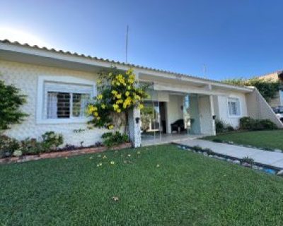 Casa à venda com 158m², 5 dormitórios, 2 vagas no bairro Atlântida em Xangri-Lá