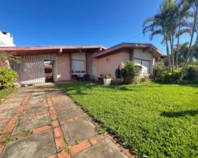 Casa à venda com 174m², 3 dormitórios, 1 suíte, 2 vagas no bairro Centro em Xangri-Lá